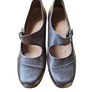 Clarks Womens Black Mary Jane Heels With Strap Size 9.5M Leather Comfortable Wor
